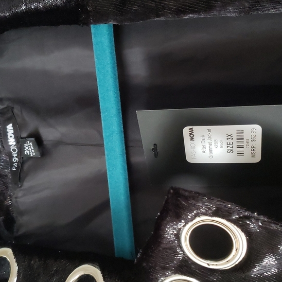 Lovely jacket, with great detailing. It has big grommets around the edges. - Picture 4 of 5